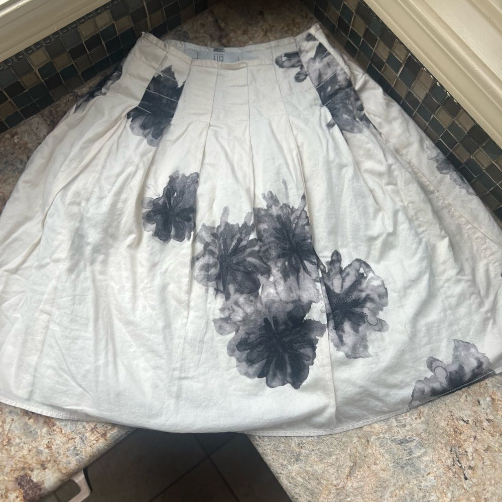 DKNY 100% Cotton circle swing skirt ￼ - Picture 5 of 10